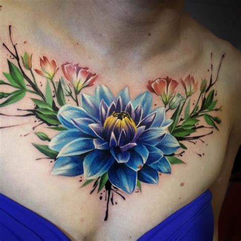 tatouage sous poitrine cote|100 Tatouages Poitrine pour Femme 